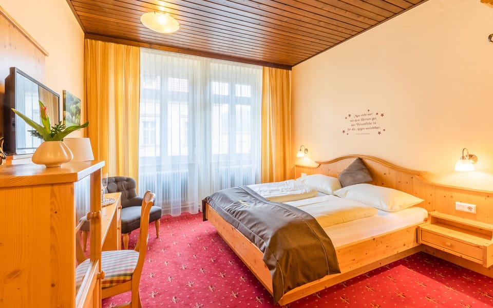 Hypo-allergenic bedding, in-room safe, individually decorated