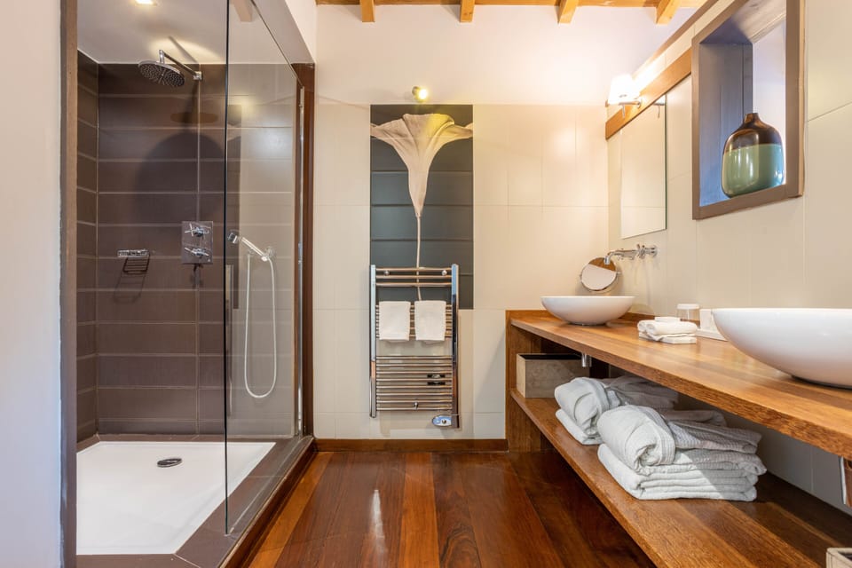 Cocoon room with garden view | Bathroom | Free toiletries, hair dryer, bathrobes, slippers