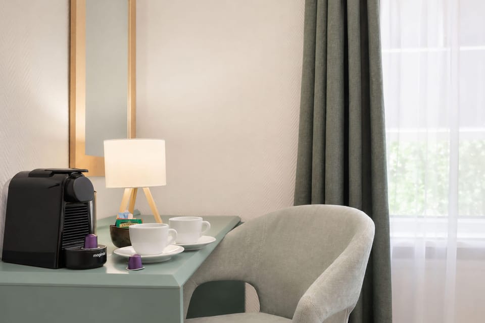 Premium bedding, pillowtop beds, in-room safe, desk