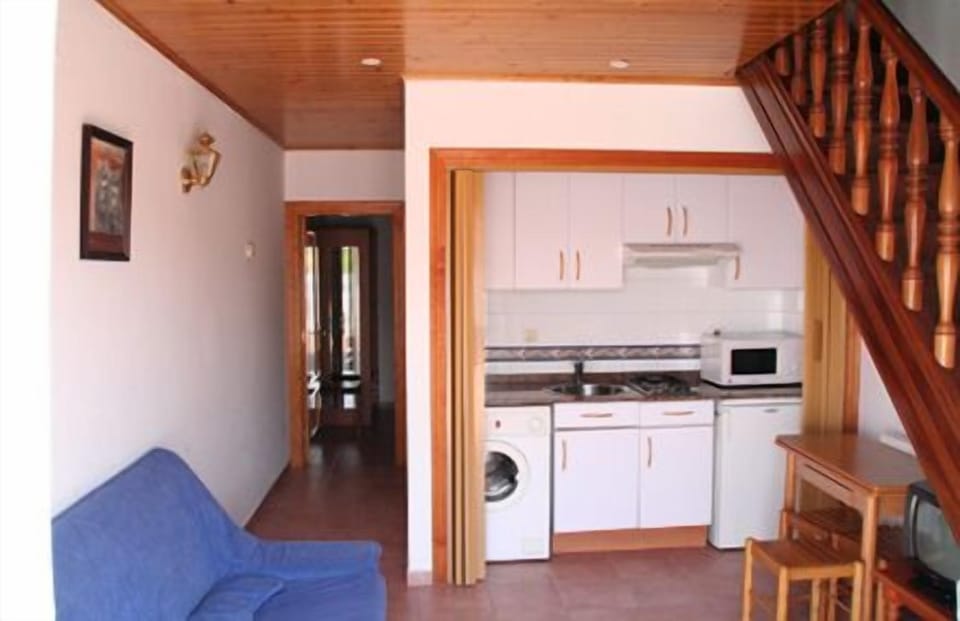 Standard Apartment | Private kitchen | Cookware/dishes/utensils