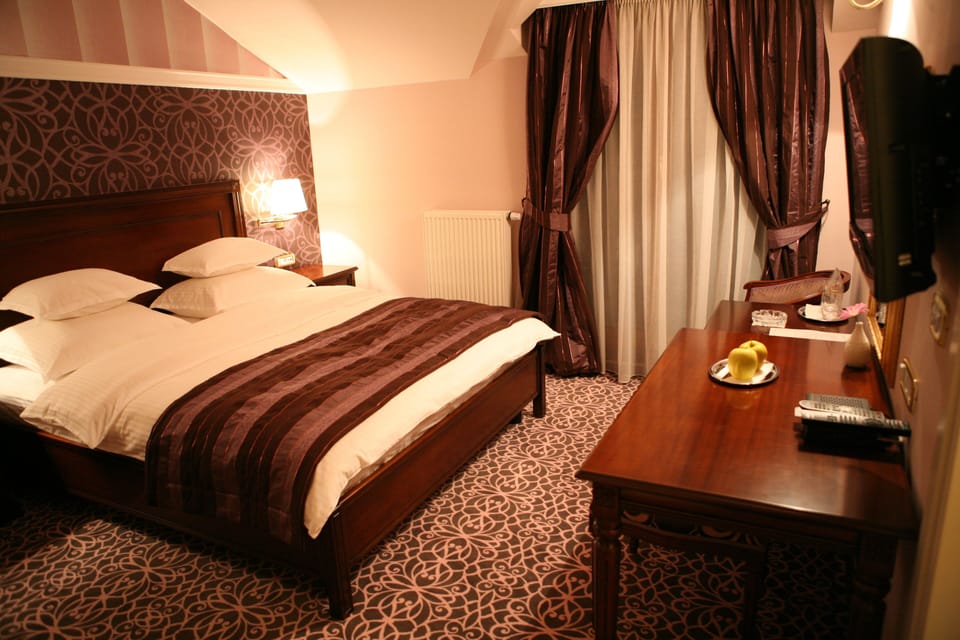 Double Room | Premium bedding, minibar, desk, laptop workspace