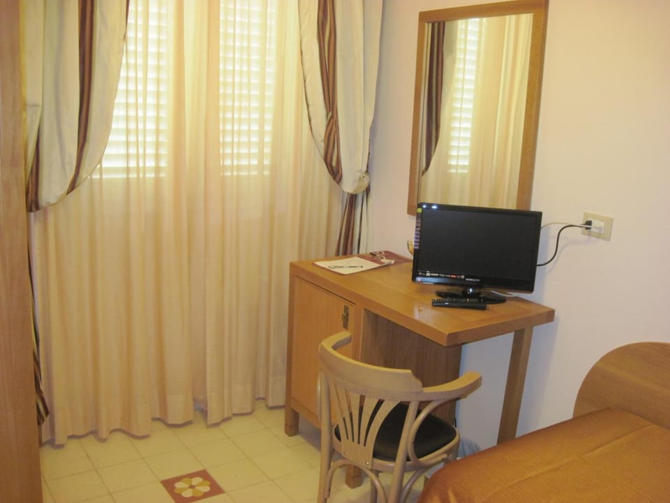 Minibar, in-room safe, desk, blackout drapes