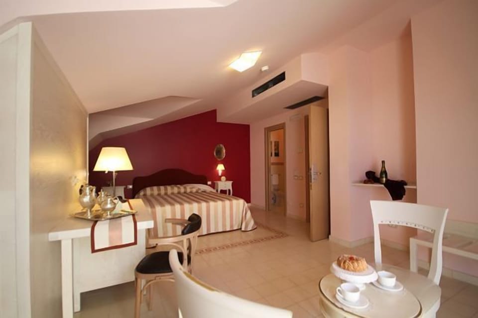 Suite, 1 Double Bed | Minibar, in-room safe, desk, blackout drapes