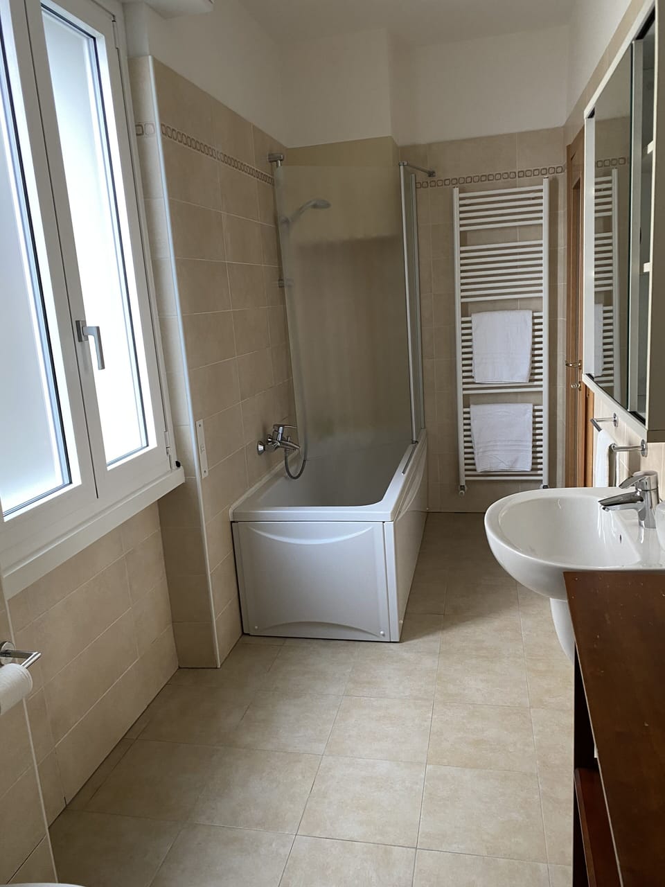 Classic Condo, Lake View | Bathroom | Free toiletries, hair dryer, bidet, towels