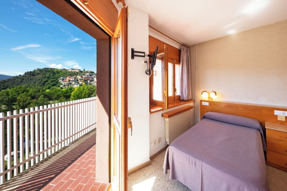 Basic Single Room | Desk, blackout drapes, free WiFi, bed sheets
