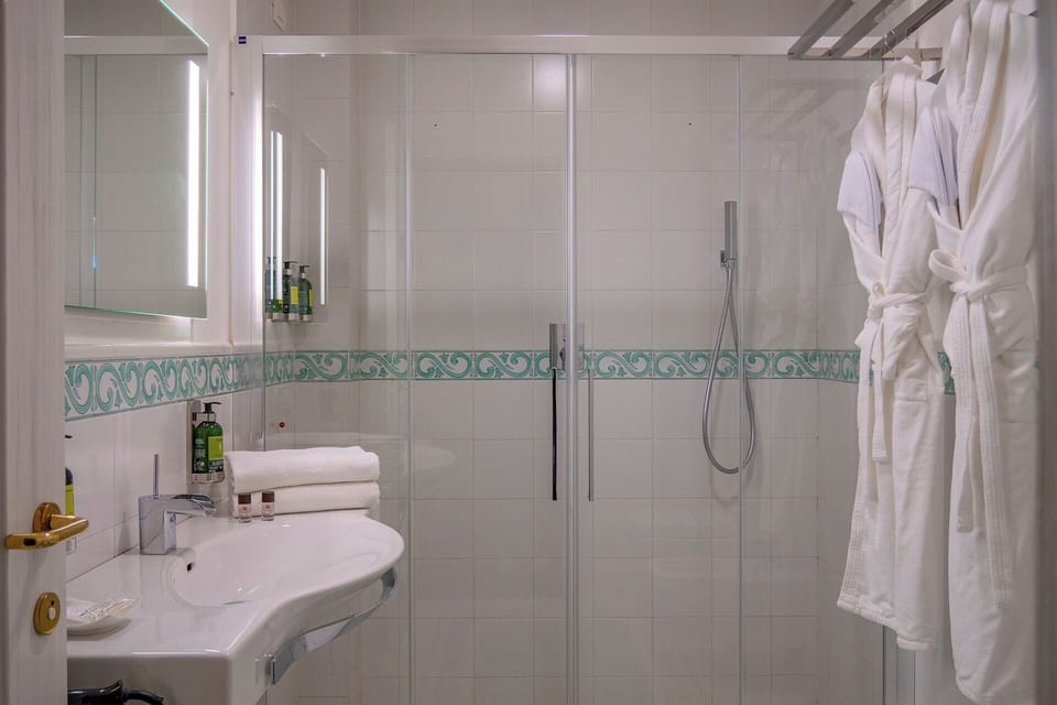 Shower, rainfall showerhead, free toiletries, hair dryer