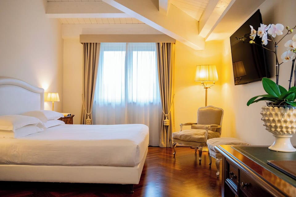 Junior Studio Suite | Premium bedding, minibar, in-room safe, individually decorated