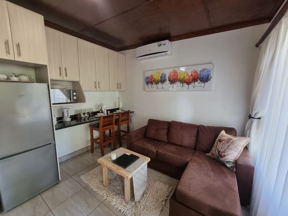Chalet, 1 Double Bed | Living area | 32-inch flat-screen TV with satellite channels, TV
