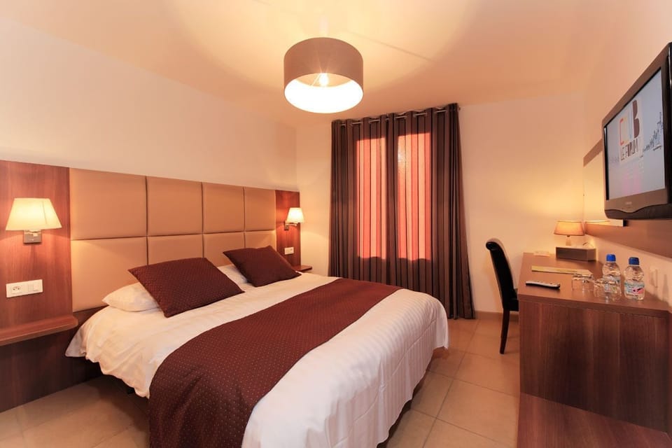 Comfort Double Room, Accessible | Premium bedding, pillowtop beds, in-room safe, desk