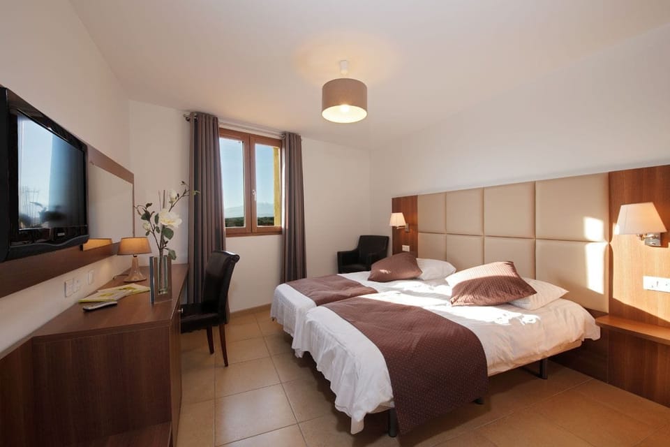 Premium bedding, pillowtop beds, in-room safe, desk