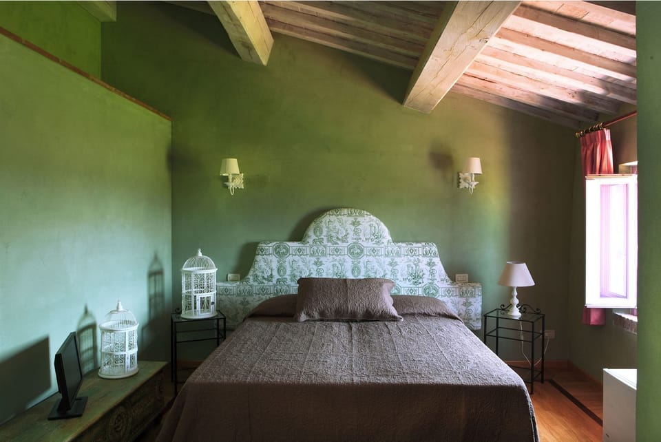 Deluxe Double or Twin Room | Minibar, in-room safe, individually decorated, individually furnished
