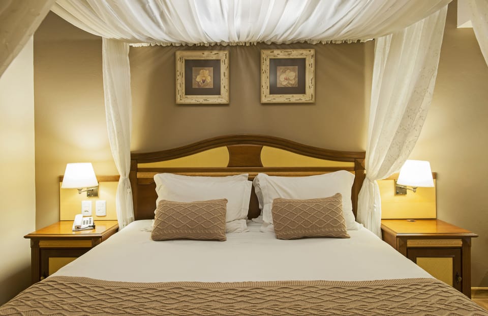 Suite com Banheira de Hidromassagem | Minibar, in-room safe, desk, WiFi (free)