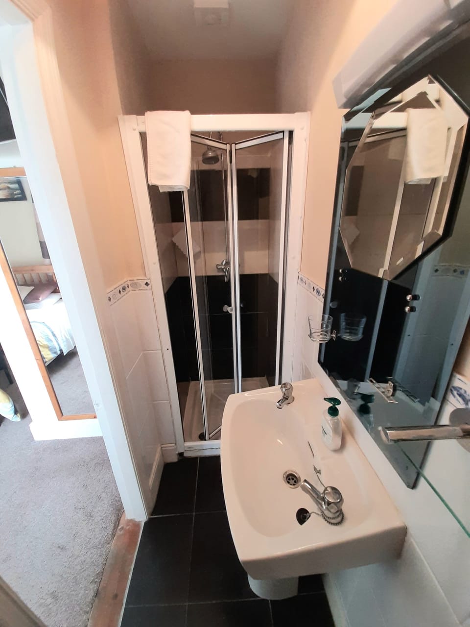 Single Room, 1 Twin Bed, Sea View | In-room safe, desk, soundproofing, iron/ironing board (on request)