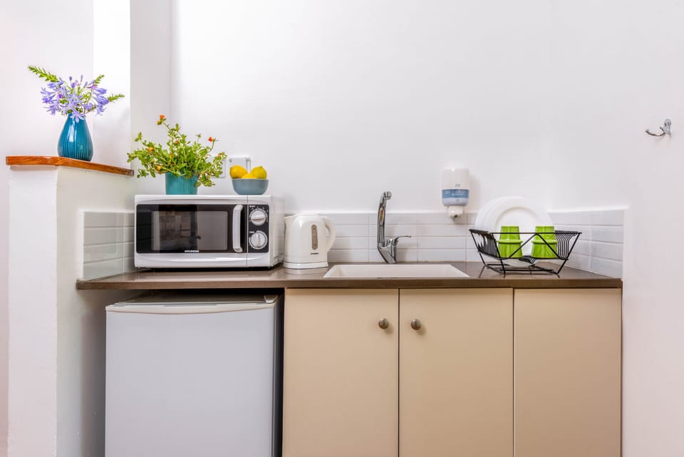 Microwave, coffee/tea maker, electric kettle