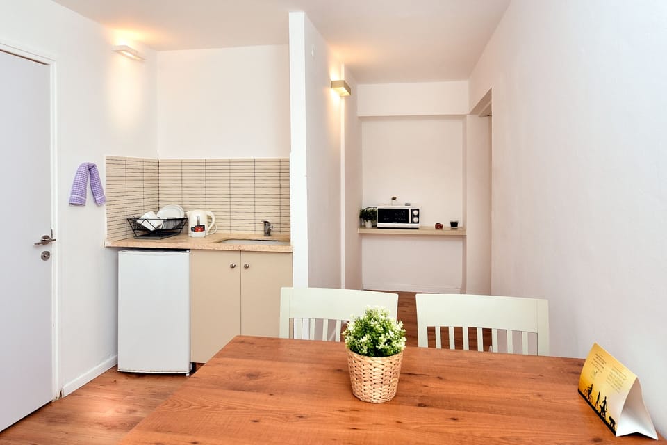 Large Family Studio  | In-room dining