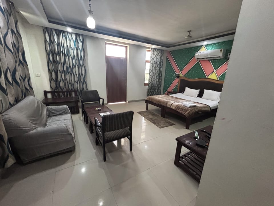 Deluxe Double Room, 1 Double Bed | Premium bedding, desk