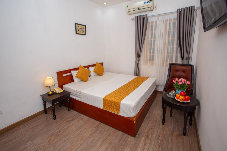 Basic Double or Twin Room | Minibar, in-room safe, desk, laptop workspace