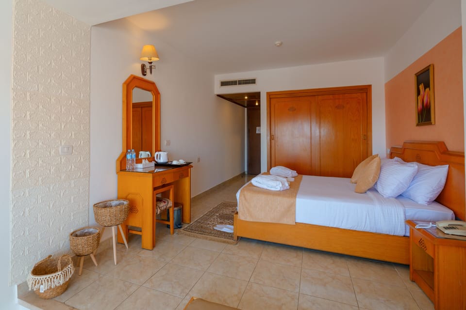 Superior Room | Minibar, in-room safe, blackout drapes, WiFi