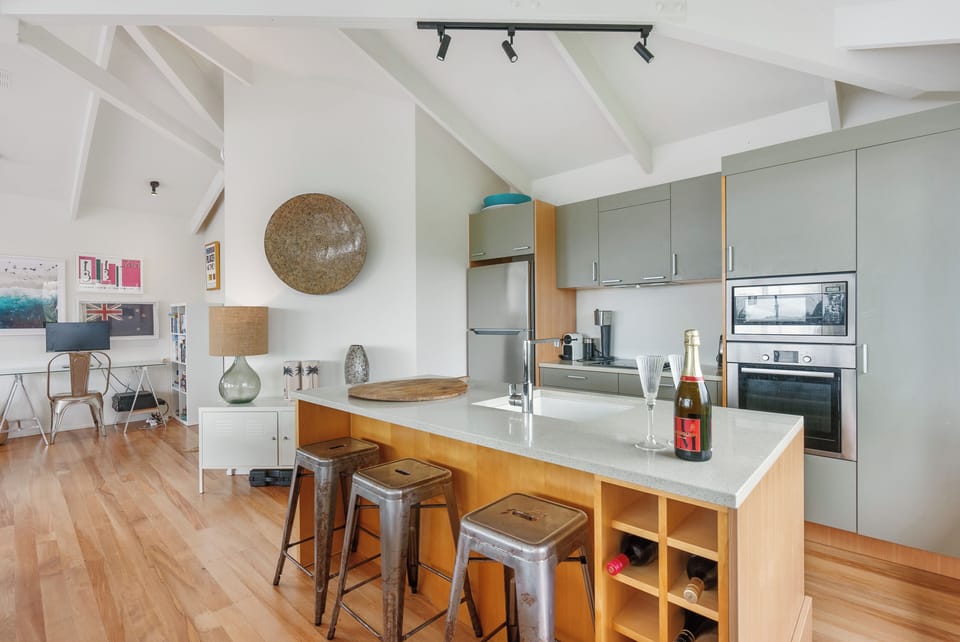 Premium Triple Room | Private kitchen | Mini-fridge, coffee/tea maker, electric kettle, cookware/dishes/utensils