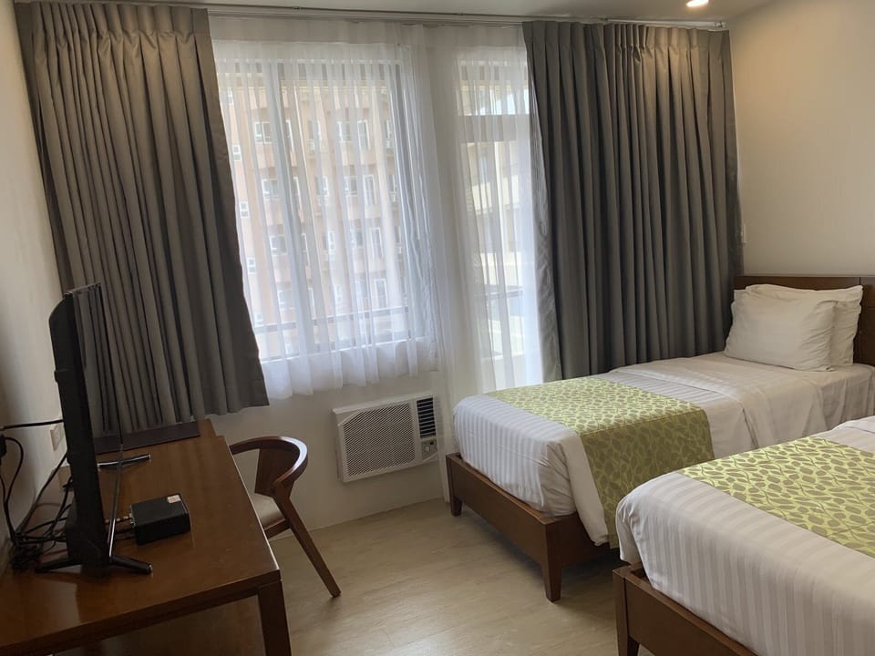 Superior Twin Room | In-room safe, desk, iron/ironing board, bed sheets