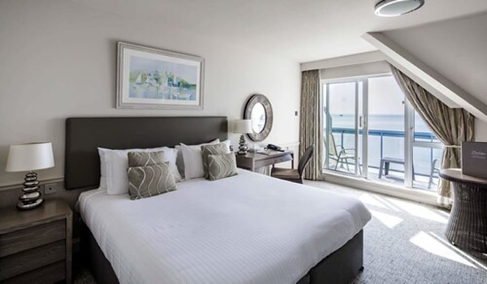 In-room safe, iron/ironing board (on request), WiFi (free), bed sheets
