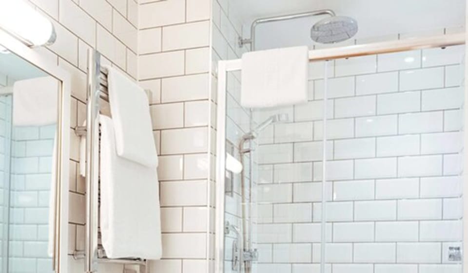 Standard Single Room (Inland View) | Bathroom | Free toiletries, hair dryer, towels