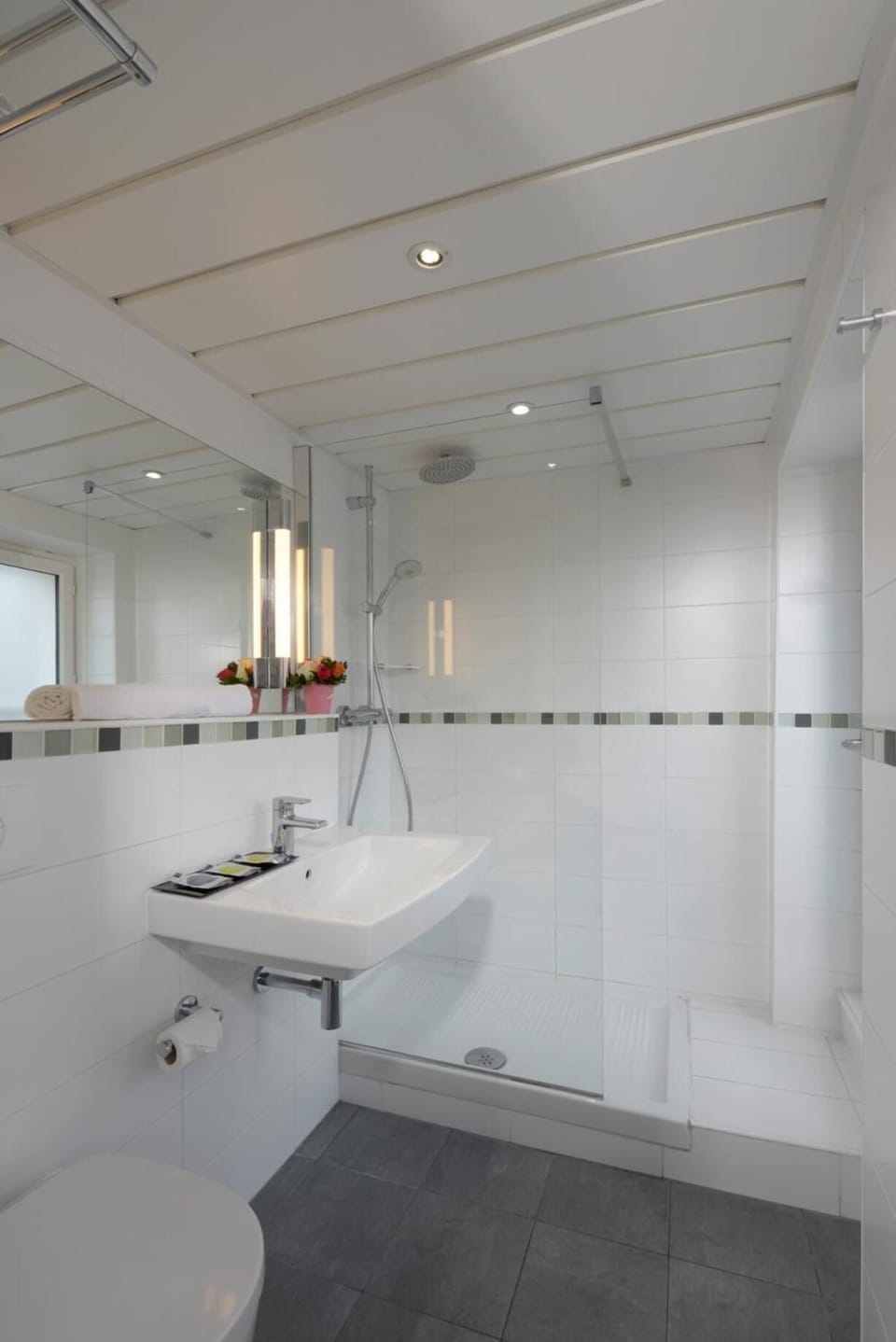 Rainfall showerhead, eco-friendly toiletries, hair dryer, towels