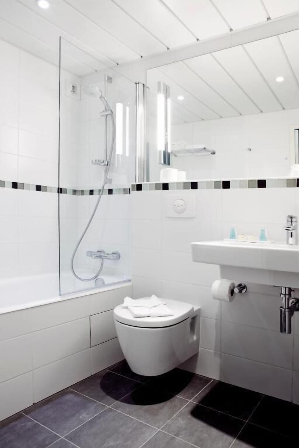 Rainfall showerhead, eco-friendly toiletries, hair dryer, towels