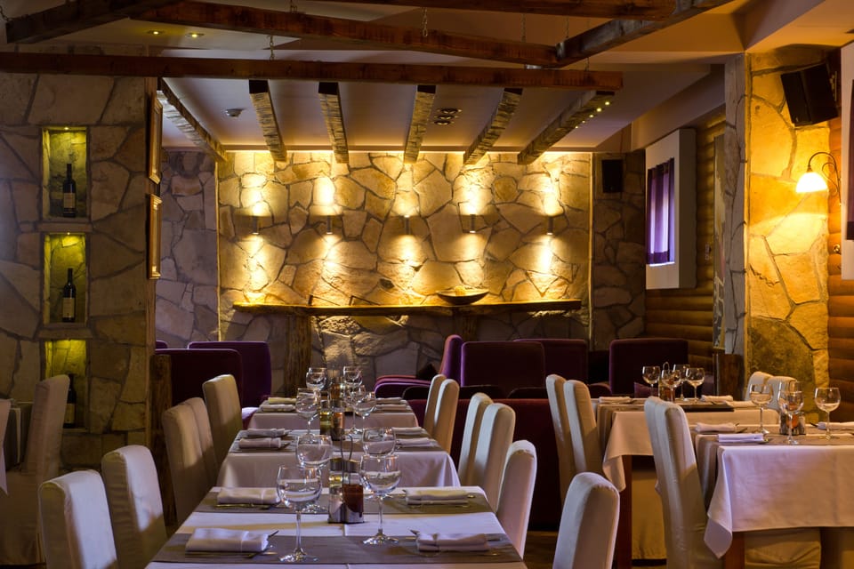 Breakfast, lunch and dinner served