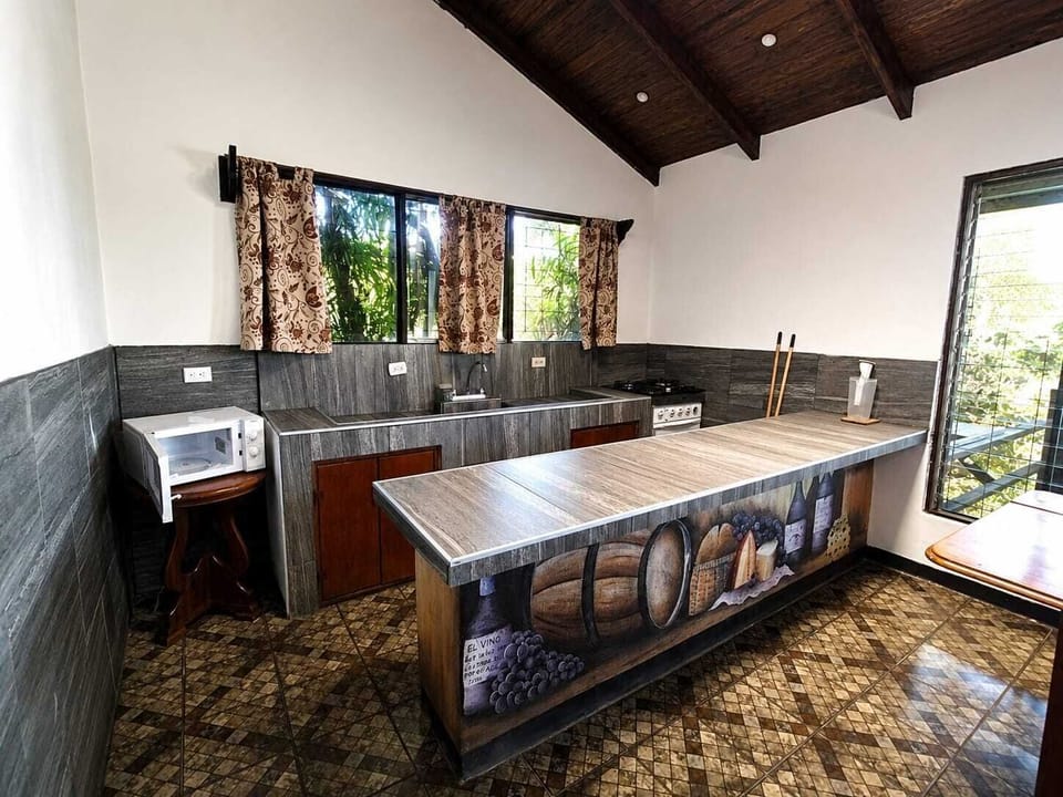 Family House, 3 Bedrooms, Kitchen, City View | Private kitchen