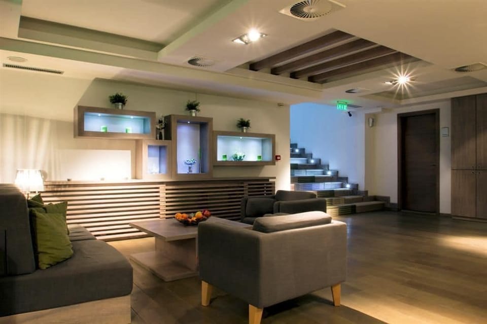 Sauna, hot tub, body treatments, body wraps, body scrubs, facials