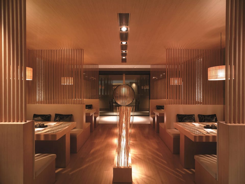 4 restaurants; breakfast, lunch, dinner, and brunch served