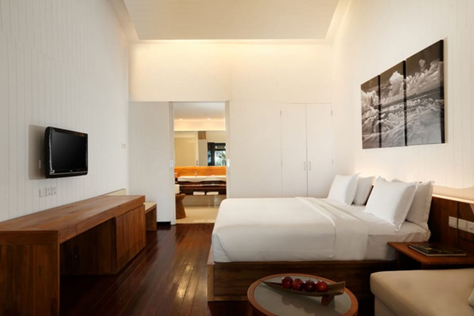 Deluxe Room, 1 Double or 2 Twin Beds (Riani Deluxe) | Premium bedding, in-room safe, desk, laptop workspace