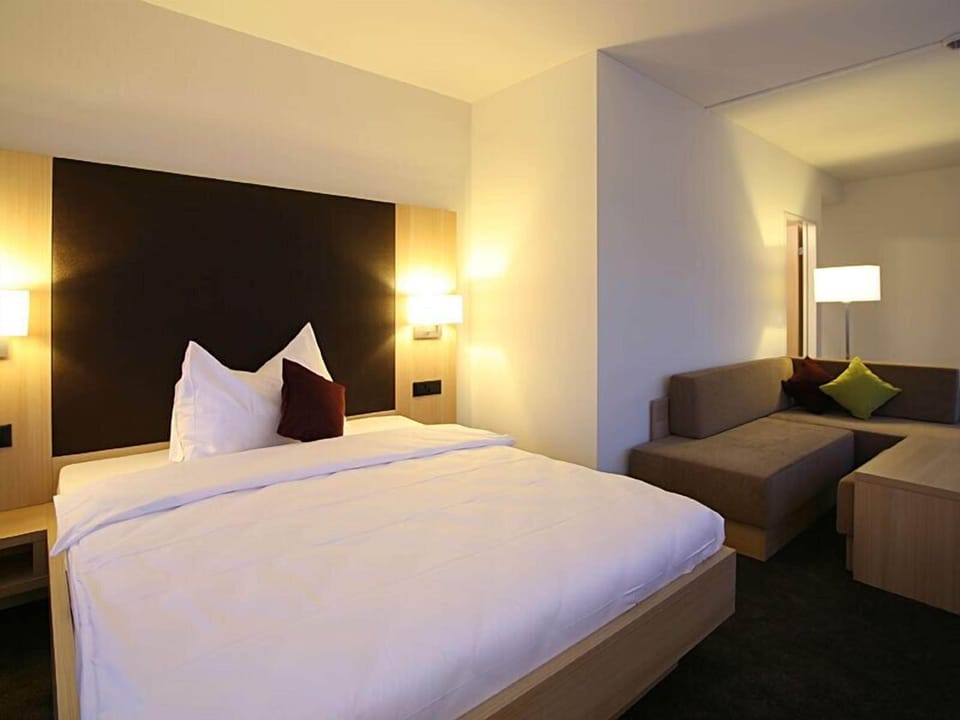 Superior Room | In-room safe, desk, free WiFi, alarm clocks