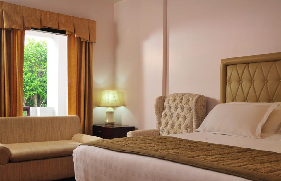 Hypo-allergenic bedding, memory foam beds, in-room safe, desk