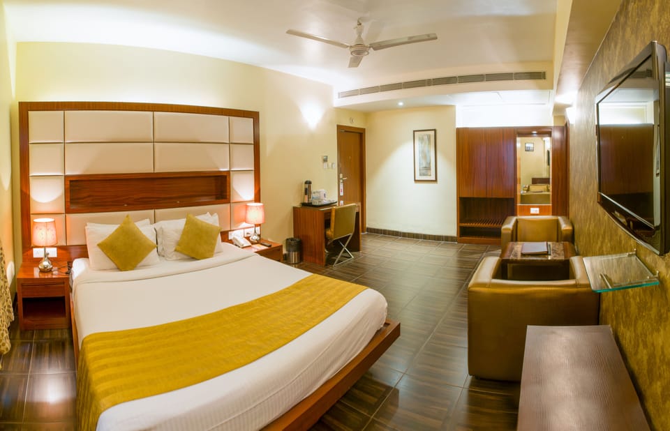 Royal Room | Down comforters, memory foam beds, minibar, desk
