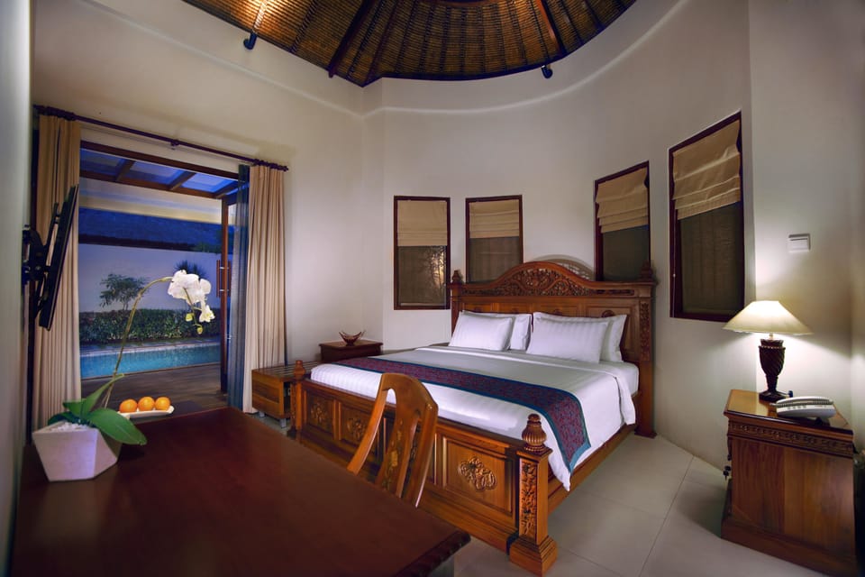 In-room safe, desk, laptop workspace, soundproofing