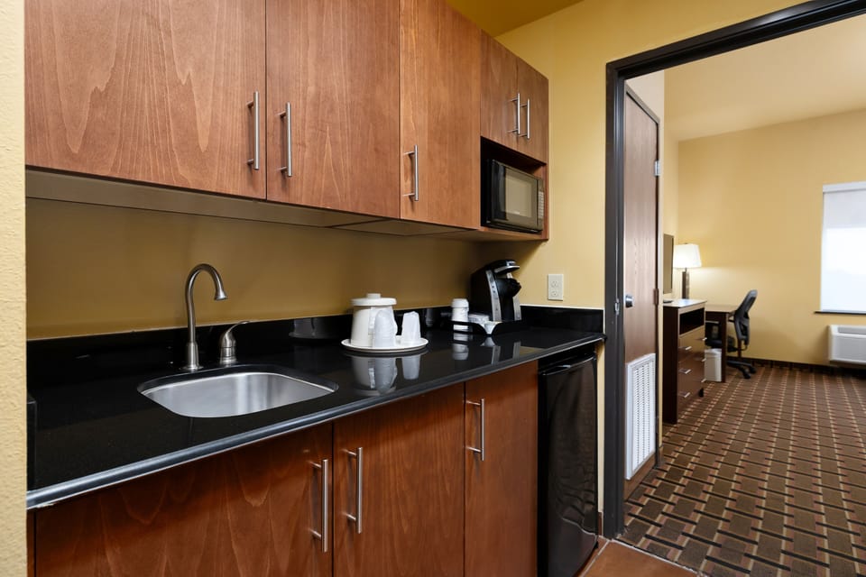 Premium bedding, in-room safe, desk, soundproofing