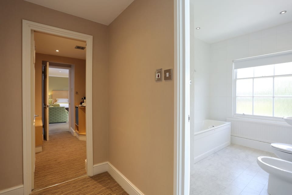 Family Room, 1 King Bed with Sofa bed | Egyptian cotton sheets, premium bedding, in-room safe