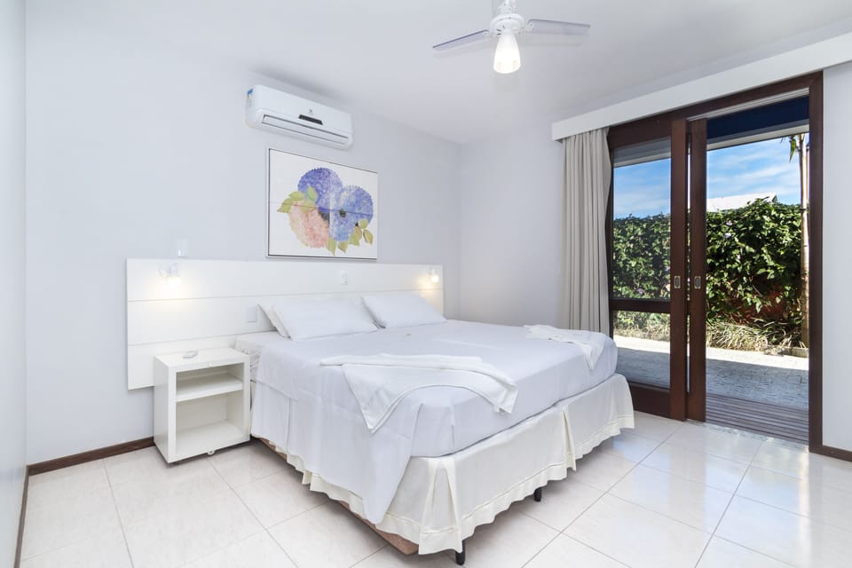 Basic Bungalow, 1 Bedroom | 1 bedroom, pillowtop beds, in-room safe, desk