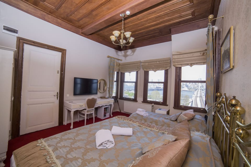 Triple Room | Minibar, in-room safe, iron/ironing board, free WiFi