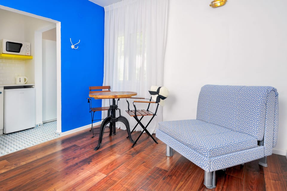Double or Twin Room | Minibar, soundproofing, iron/ironing board, cribs/infant beds