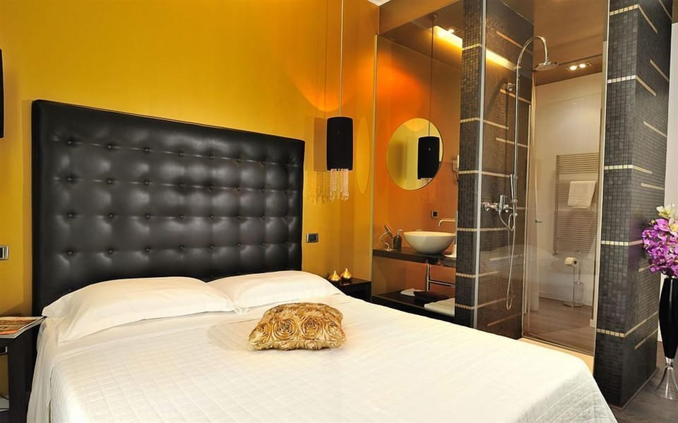 Down comforters, minibar, in-room safe, desk