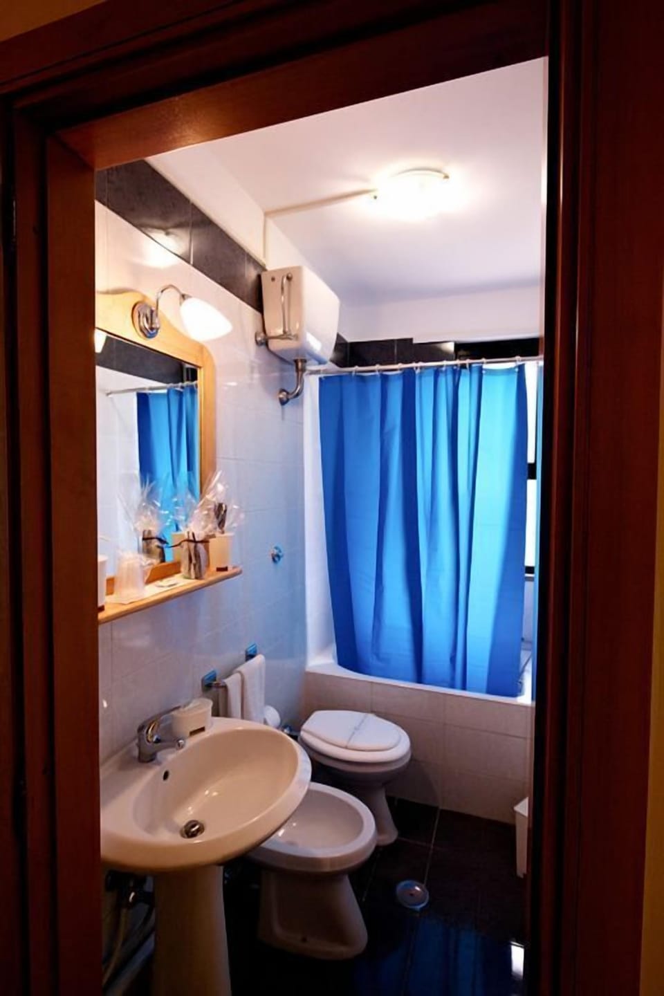 Shower, free toiletries, hair dryer, bidet