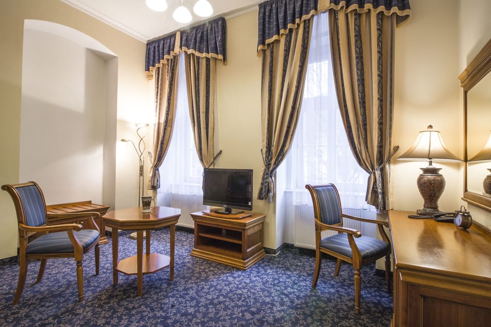Economy Twin Room | In-room safe, desk, blackout drapes, iron/ironing board