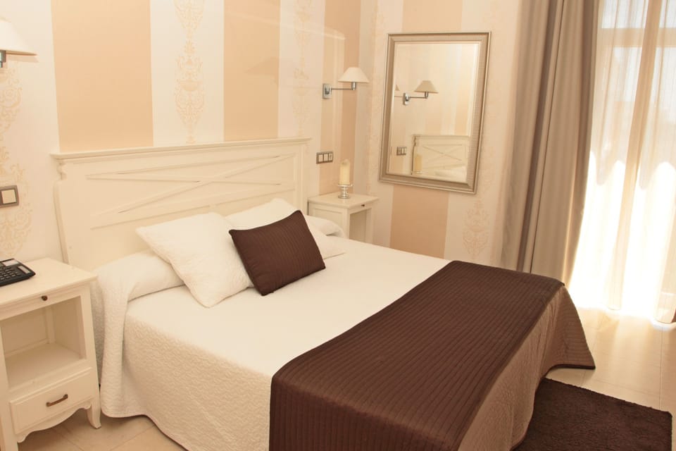 Junior Suite, City View | In-room safe, individually decorated, desk, blackout drapes