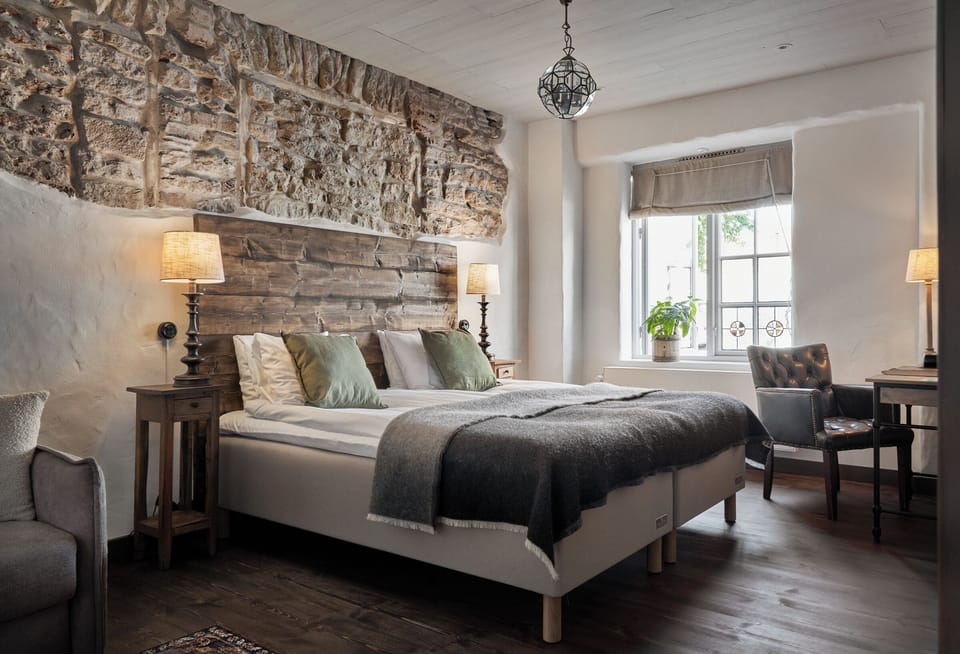 Deluxe Studio | Premium bedding, minibar, in-room safe, individually decorated