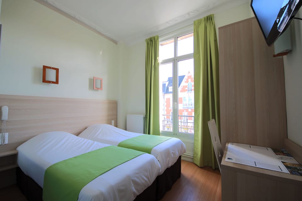 Desk, soundproofing, iron/ironing board, free WiFi