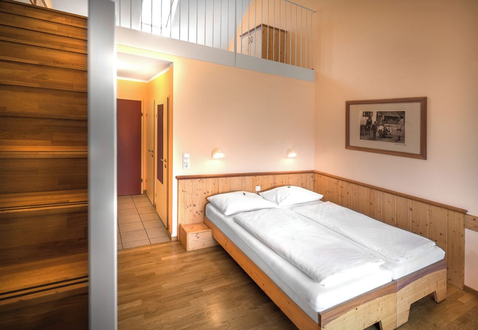 Hypo-allergenic bedding, in-room safe, blackout drapes, free WiFi