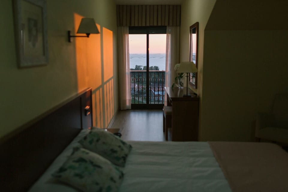 Double Room, Sea View | In-room safe, desk, cribs/infant beds, free WiFi